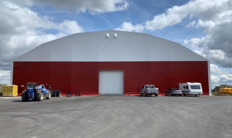 Finest-Hall Factory OÜ toodetud ja paigaldatud PVC hall mõõtudega 40x60m, kõrgusega 7m