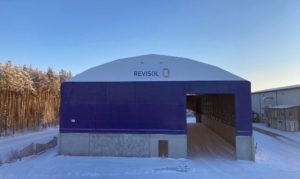 Finest-Halli toodetud ja paigaldatud PVC hall mõõtudega 25x60m, kõrgusega 6,6m Revisol Oy-le Soomes.