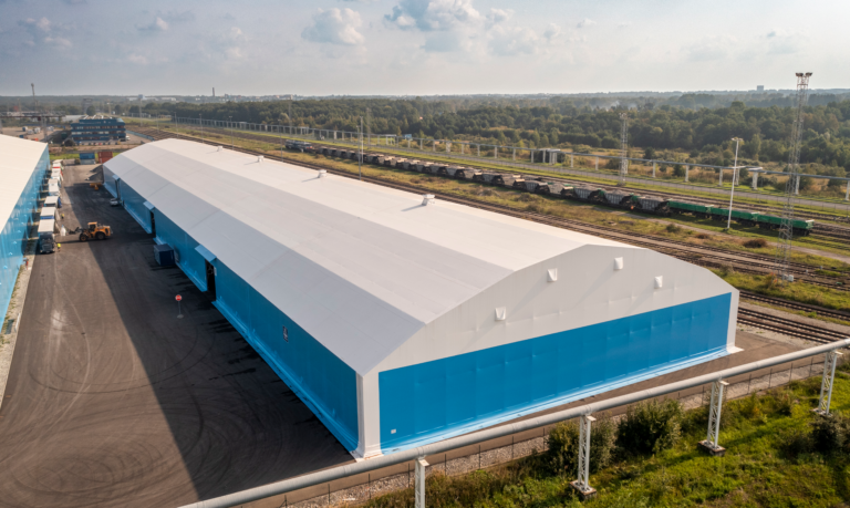 Finest-Hall Factory OÜ toodetud ja paigaldatud PVC hall mõõtudega 45x208m, kõrgus 6,5m PK Terminal OÜ-le.