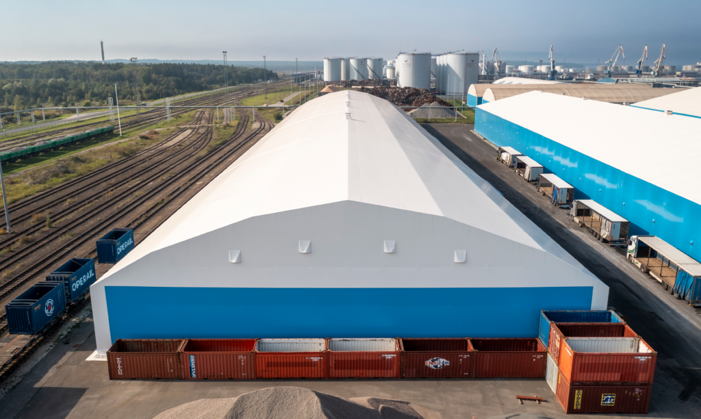 Finest-Hall Factory OÜ toodetud ja paigaldatud PVC hall mõõtudega 45x208m, kõrgus 6,5m PK Terminal OÜ-le.