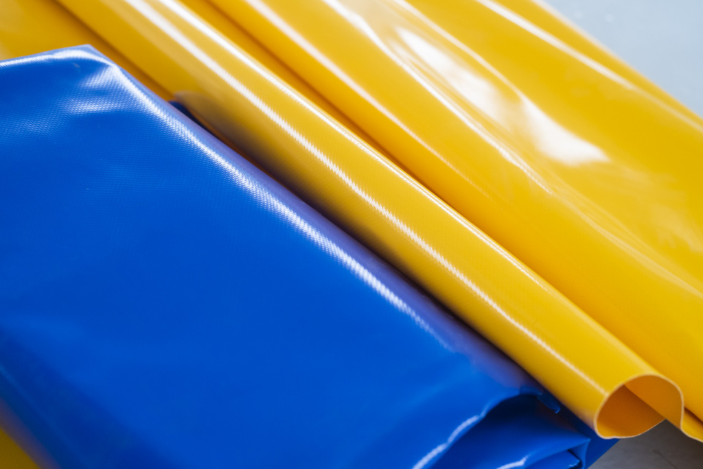 PVC halli hooldus - regulaarne puhastamine pikendab PVc materjali kasutusiga. 