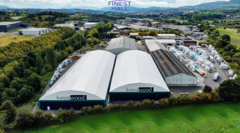 Finest-Hall Factory OÜ toodetud ja paigaldatud 2 PVC halli mõõtudega 40x124m, kõrgusega 6 meetrit ja  40x112m, kõrgusega 6 meetrit Forestwood Agencies CO-le.