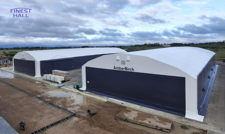 Finest-Hall Factory OÜ toodetud ja paigaldatud PVC hall mõõtudega 20x50m, kõrgusega 4,6 meetrit Amberbirch SIA-le.