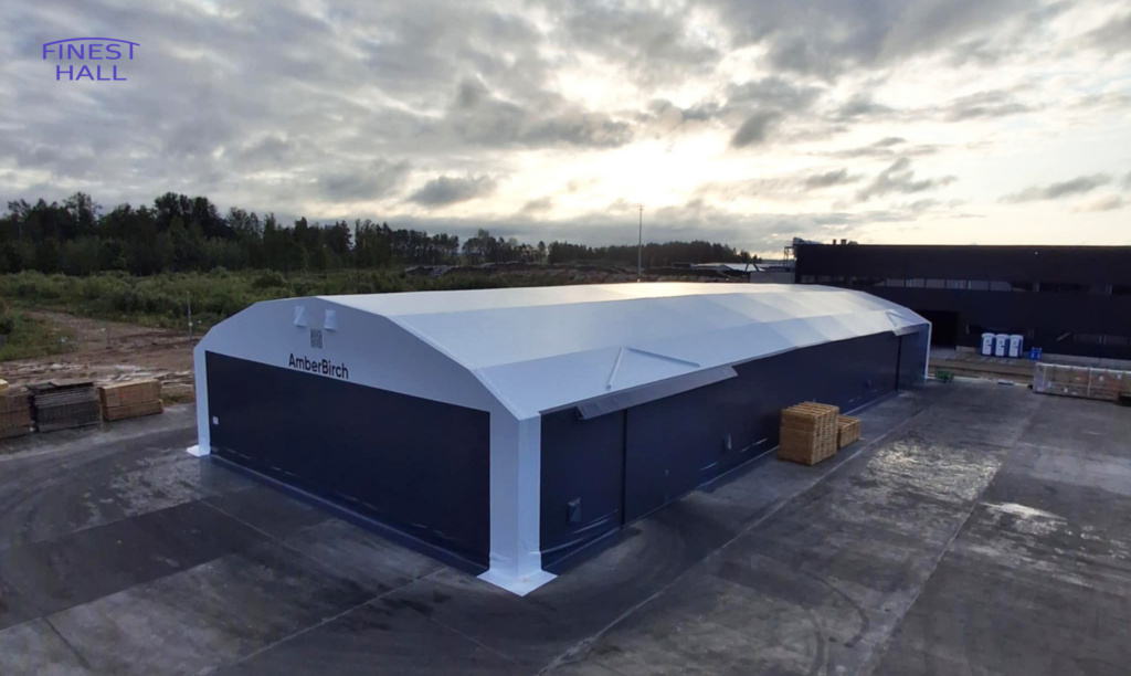 Finest-Hall Factory OÜ toodetud ja paigaldatud PVC hall mõõtudega 20x50m, kõrgusega 4,6 meetrit Amberbirch SIA-le.