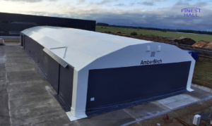 Finest-Hall Factory OÜ toodetud ja paigaldatud PVC hall mõõtudega 20x50m, kõrgusega 4,6 meetrit Amberbirch SIA-le.