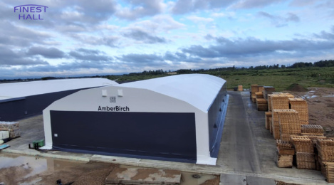 Finest-Hall Factory OÜ toodetud ja paigaldatud PVC hall mõõtudega 20x50m, kõrgusega 4,6 meetrit Amberbirch SIA-le.